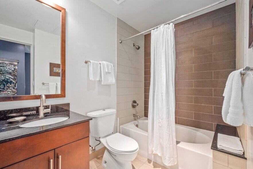 Building Photo - 1515 Champa St