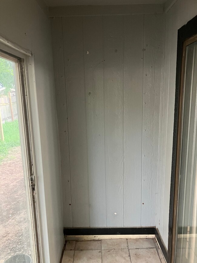 Building Photo - 6207 Valley King