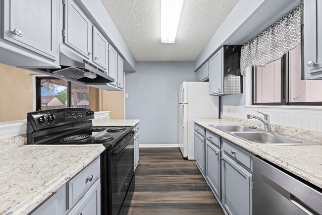 Building Photo - IDEAL LOCATION!