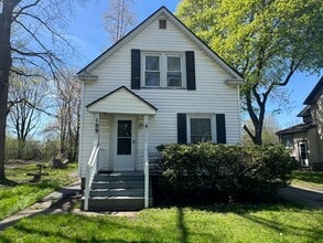 Building Photo - 109 Stenson St
