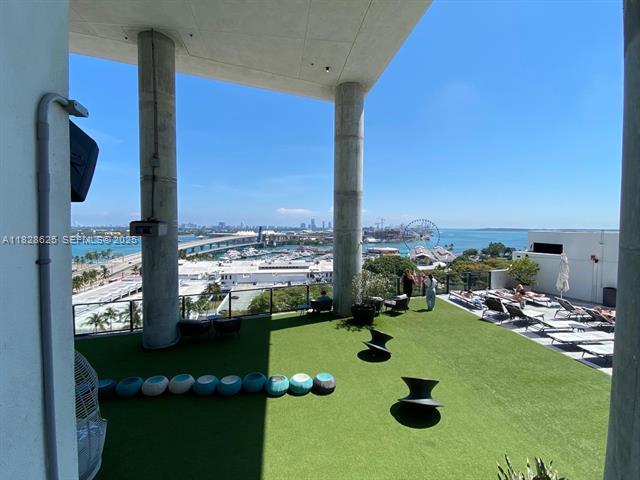 Building Photo - 398 NE 5th St