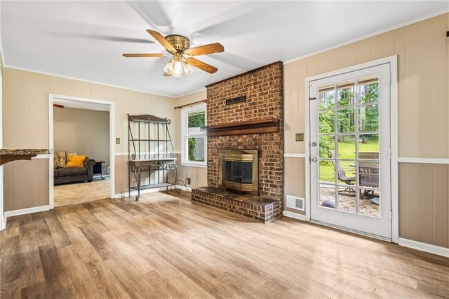 Building Photo - 824 Hickory Ridge Rd SW