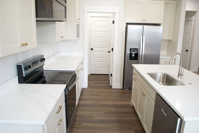 Building Photo - Brand-new 4 Bed, 2.5 Bath Townhome in Idaho Falls!