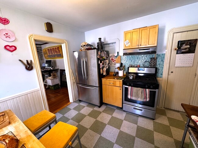 Stainless steel appliancesP - 178 Oak Hill Ave