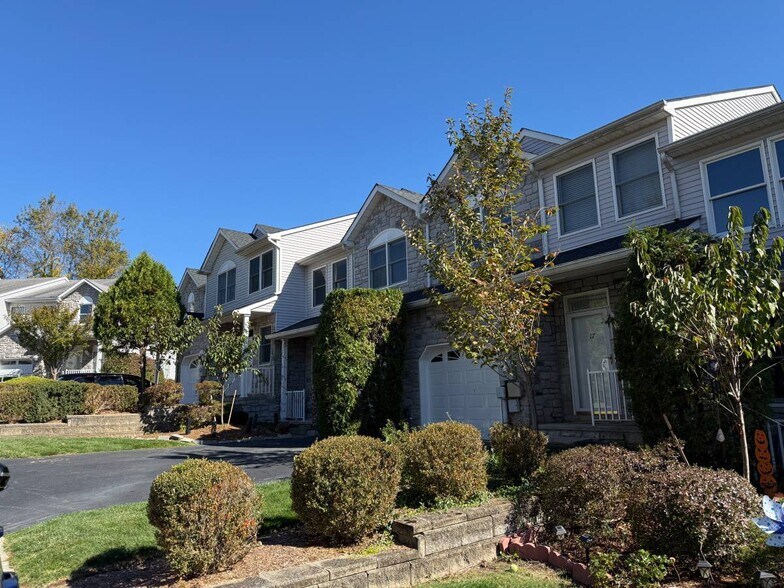 Primary Photo - 17 Springhill Dr