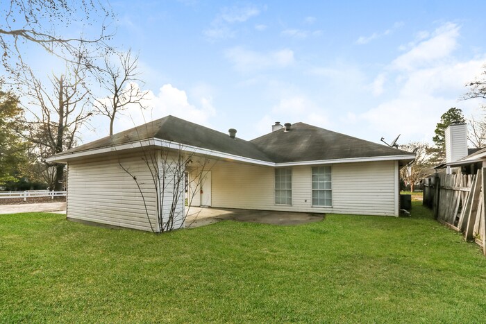 Building Photo - 2038 Red Oak Dr
