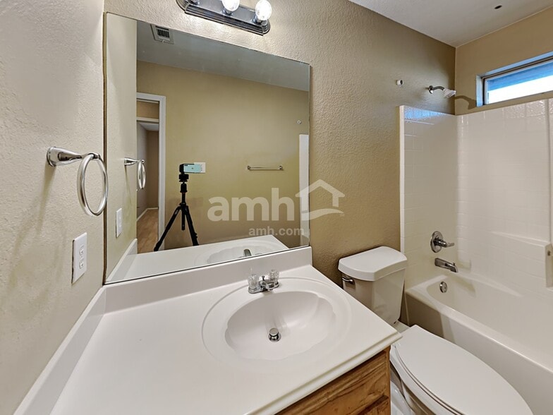 Building Photo - 1000 Redfish Dr