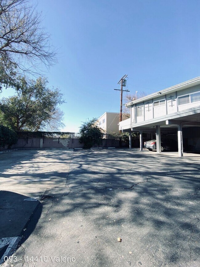Primary Photo - 14410 Valerio St