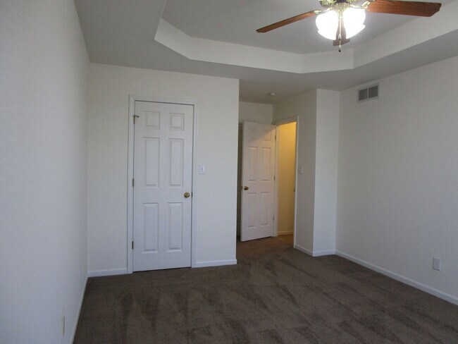 Building Photo - 5004-5006 Betty Jean Way