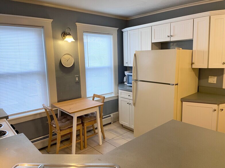 Building Photo - 4 Belmont St