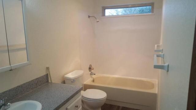 Building Photo - 2 bedroom in Seattle WA 98125