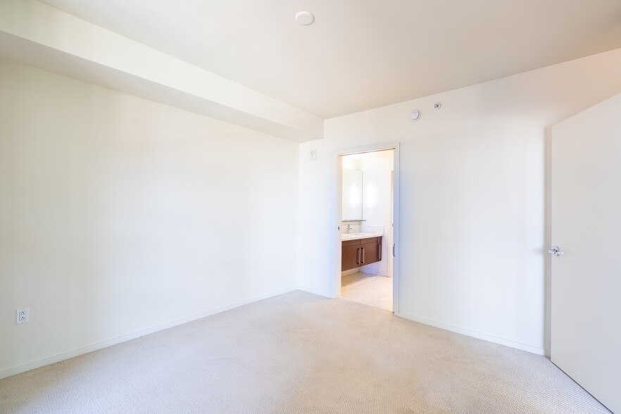 Building Photo - 321 10th Ave