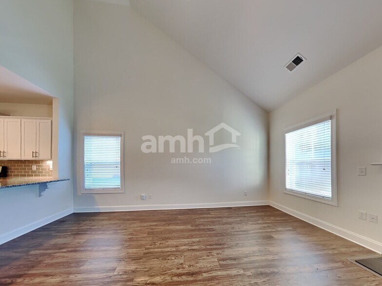 Building Photo - 110 Doral Blue Dr