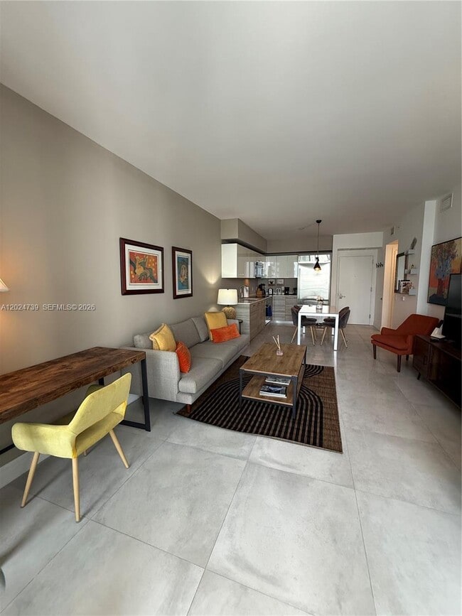 Building Photo - 1300 Brickell Bay Dr