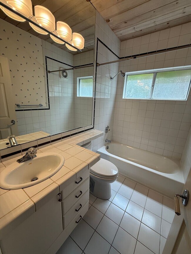 Building Photo - 504 Barone Ln