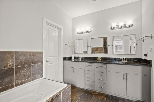 Building Photo - 2111 E 8th St