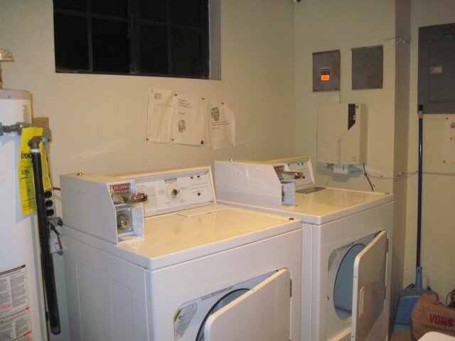 Building Photo - 4076 McLaughlin Ave