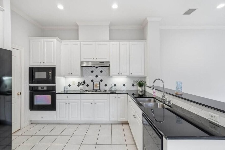 Building Photo - 1414 Caravelle Ct