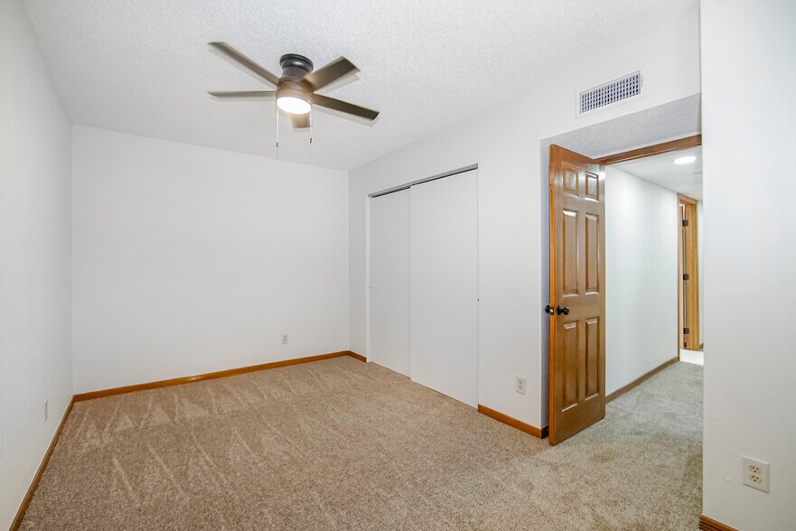 Building Photo - 929 Totonaca Ln