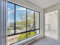 Building Photo - Sunny 3rd floor condo with parking in Wate...