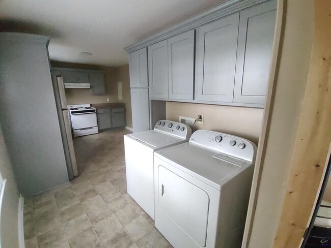 Building Photo - 1007 Third St