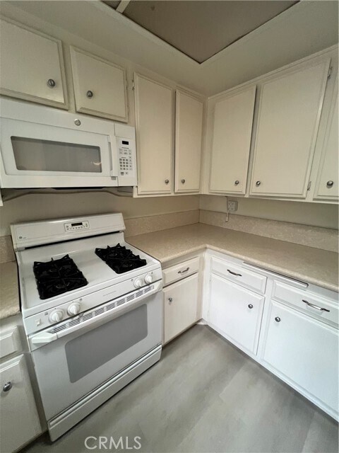 Building Photo - 15933 Alta Vista Dr