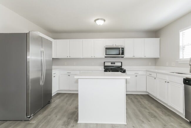 Building Photo - 15111 Western Skies Dr