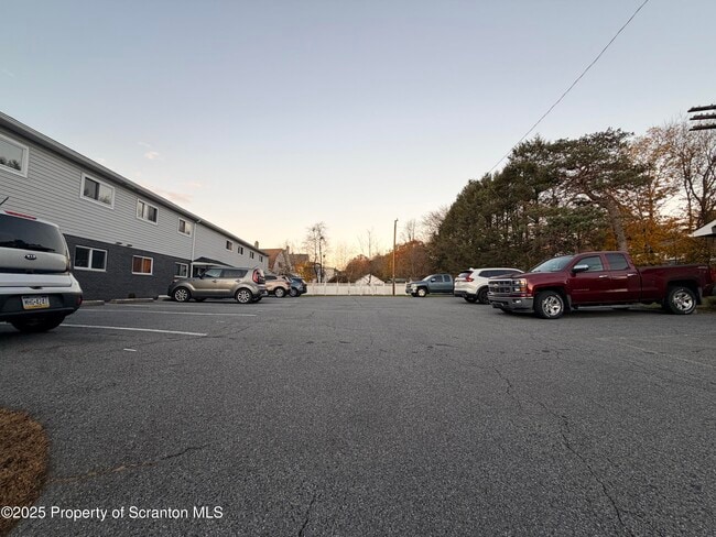 Building Photo - 802 Main St