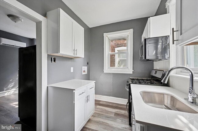 Building Photo - 1618 S 56th St