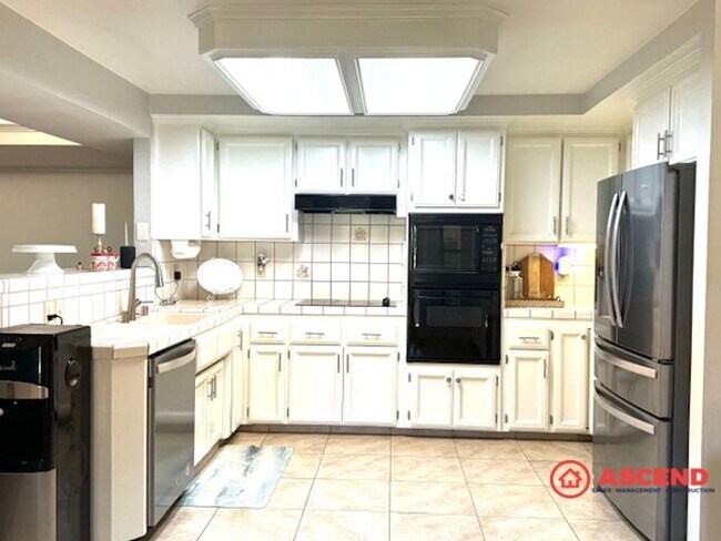 Building Photo - FULLY FURNISHED, Beautiful Home Located In...