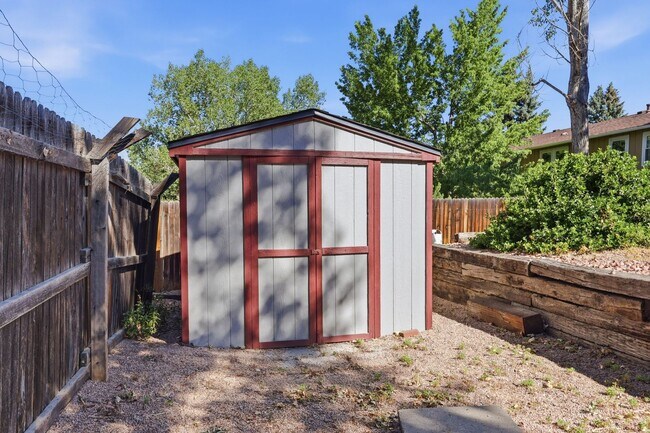 Building Photo - 931 Mountain View