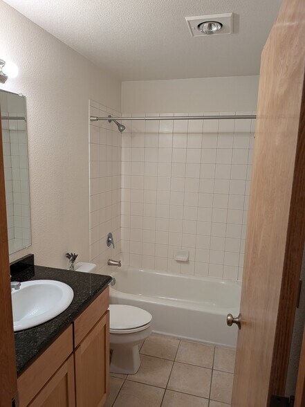 Bathroom - 920 NW Naito Pky
