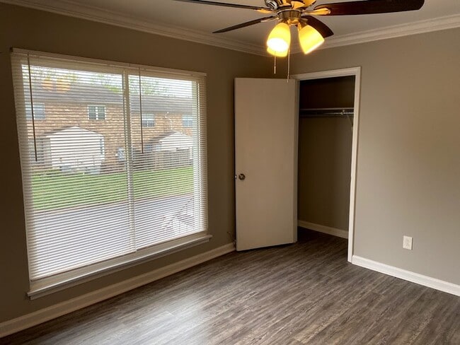 Building Photo - 2018 Hobbs Rd SE