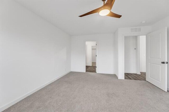 Building Photo - Stunning 4 Bed 3 Bath Broken Arrow Gem