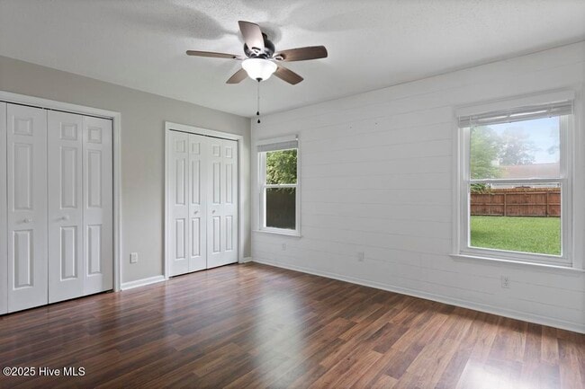 Building Photo - 122 Silver Leaf Dr