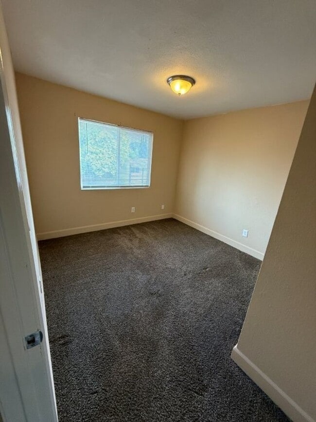 Building Photo - Unique 5 Bedroom 2 Story w/ Solar Suisun *...