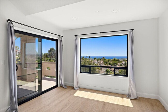 Building Photo - 1060 Calle Del Cerro