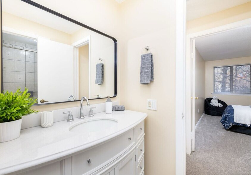 Building Photo - 47 Conestoga Way