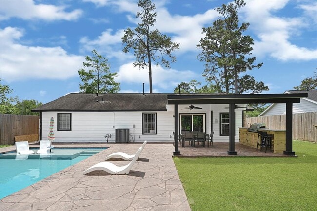 Building Photo - 12115 Wood Forest Dr