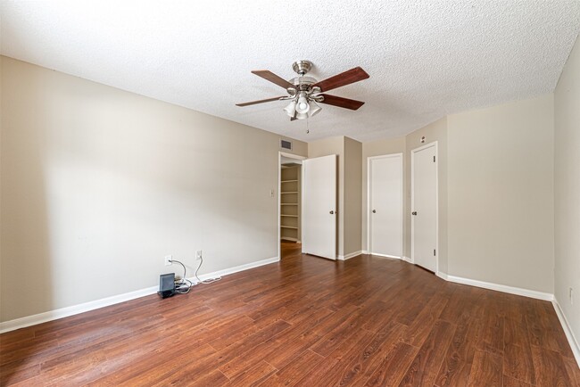 Building Photo - 2121 Hepburn St