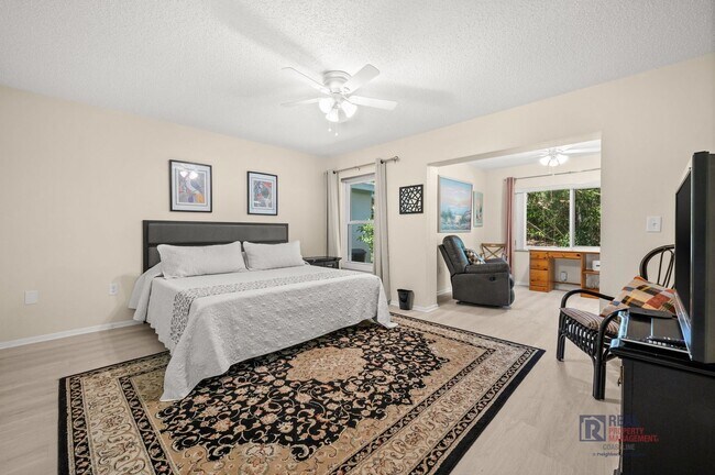 Building Photo - Charming 2BR/2BA Sarasota Retreat Near UTC - Annual Lease