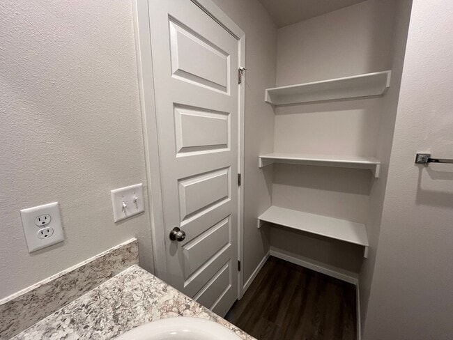 Building Photo - *Pre-leasing* NEWER Three Bedroom | Two Ba...