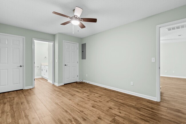 Building Photo - 311 S Willow Dr