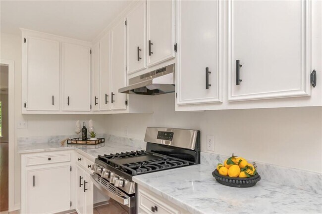 Building Photo - 1117 Pinemont Dr