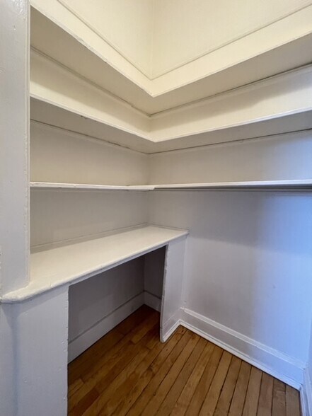 Building Photo - 2716 W North Ave