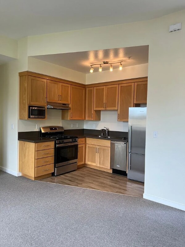 Building Photo - 251 High St