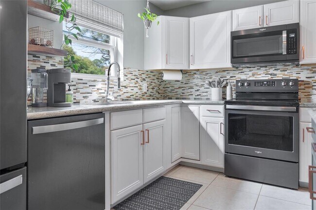 Building Photo - 9655 Meadowland Dr