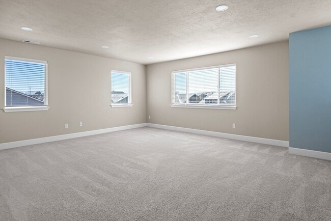 Building Photo - Beautiful 4 bedroom home in desirable Madras OR