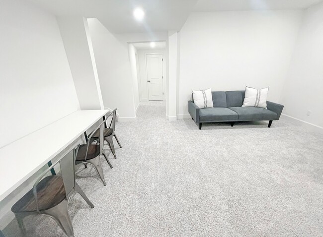 Building Photo - 1149 Anker Dr