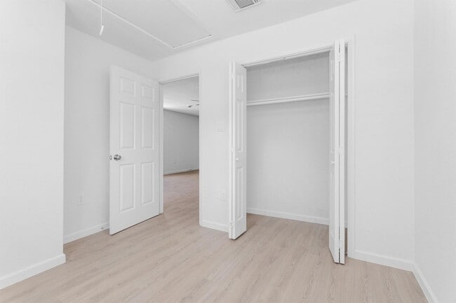 Building Photo - 16016 Green Manor Dr